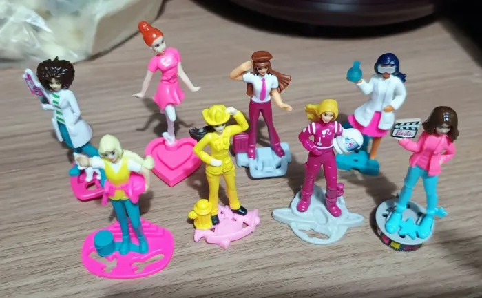 Coleção Barbie kinder ovo completa