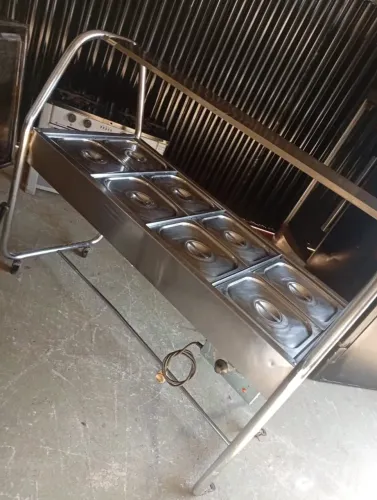Cuba quente de 8 cubas marca Venâncio toda no inox conservada funcionando perfeitamente.
