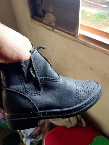 Vendo essa bota infantil.usada apenas uma vez