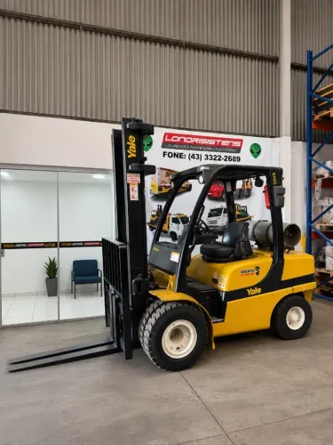 Empilhadeira Yale VX 3.500 kg - Pronta para trabalhar 