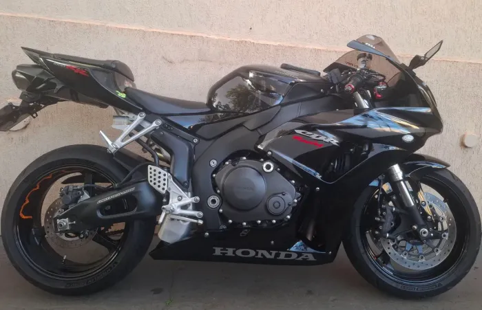 Vendo CBR 1000 RR Fire Blade