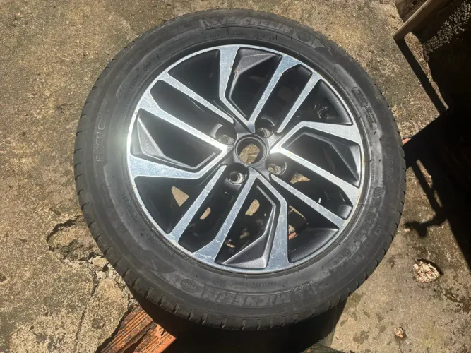 Roda HB20 com Pneu