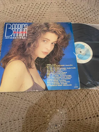 Vinil barriga de aluguel