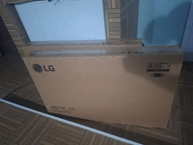 Vendo tv smart 43,,LG Al tHIQ Ultra HD borda infinita bluetooth com comando de voz lacrad