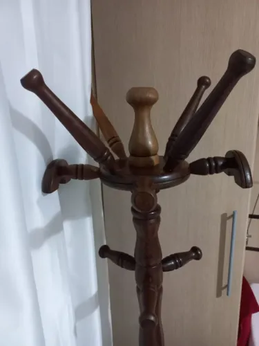 Cabideiro de Imbuia Maciça
