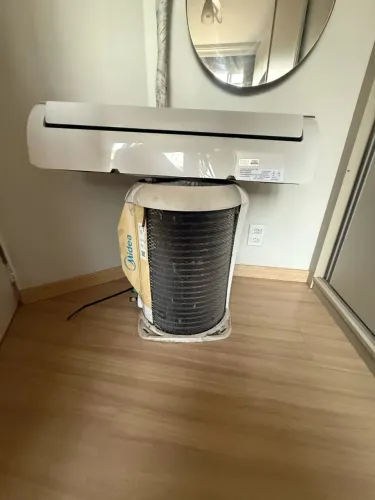 Vendo Ar condicionado 12.000 BTUs seminonovo pronto para uso