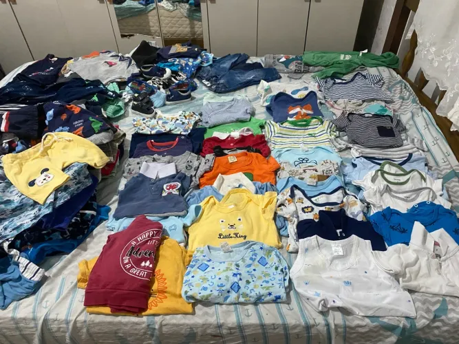 Vendo mais de 300 peças de bebê. 0 a 6m .
