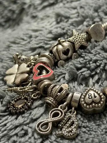 Pulseira Life by Vivara prata 925 original + 20 berloques (15 Vivara originais), completa.