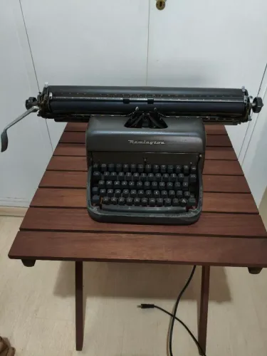 Máquina de Datilografar Remington, carro longo
