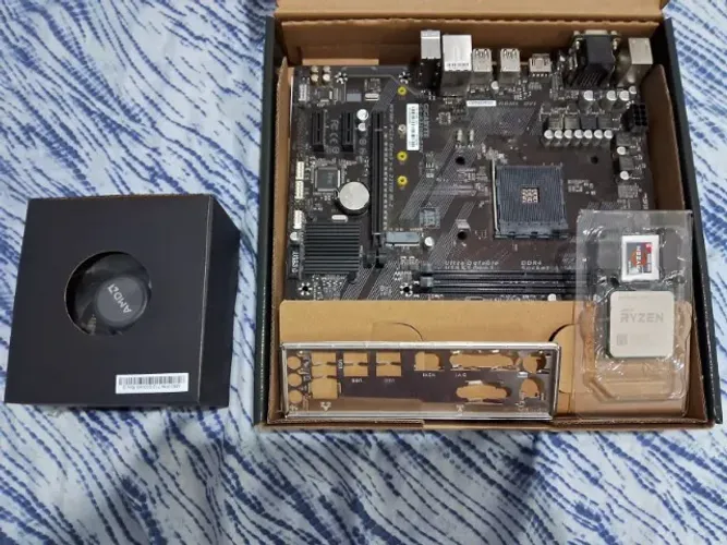 Mega Kit Gamer AM4 - Ryzen 3 3200G +Gigabyte A320M +5 Teclados +4 Mouses +Kit Mobilador