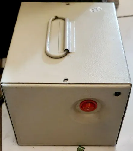 Estabilizador Isolador de Tensão 2000W 220V para 110V Audiofix