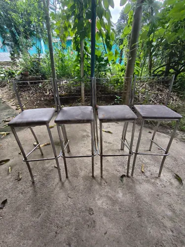 Quatro Banquetas cadeiras altas