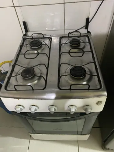 Vendo um fogão 4 bocas Itatiaia