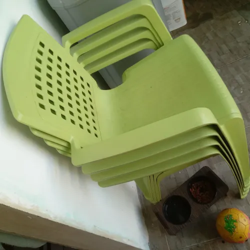 4 cadeiras plástica 