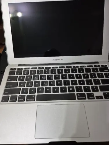 MacBook Air 11" (Core i7) - Estética Impecável (Para Peças/Reparo)