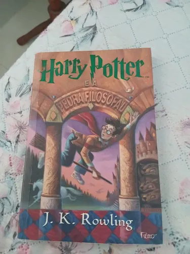 Livro Harry Potter e a pedra filosofal