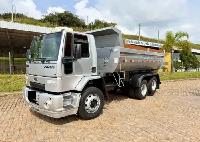 ford cargo 2428 6x2 2011
