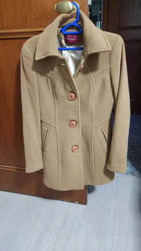 Vendo casaco feminino de lã batido todo forrado tamanho P
