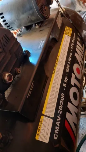 Compressor 20 pés motomil R$ 3.000