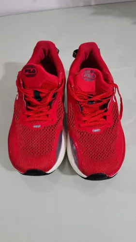 tenis de corrida e camilhada