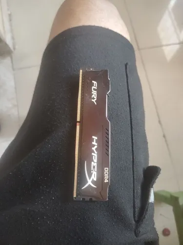 Dois pentes de memórias DDR 4