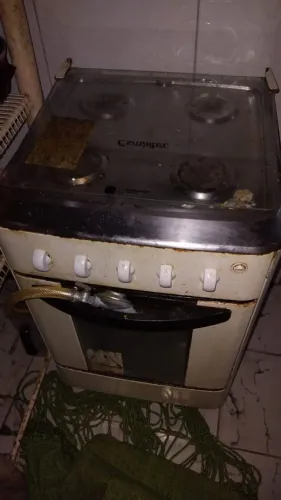 Estou vendendo um fogão em ótimas condições só esta um pouco sujo 190