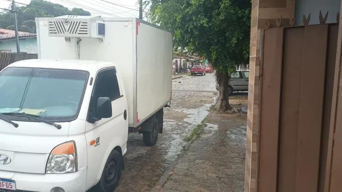 HR 2011 baú frigorífico carro revisado extra .