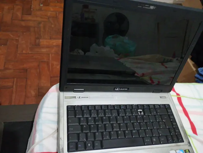 Vendo dois notebook para retira peças ou cocerta