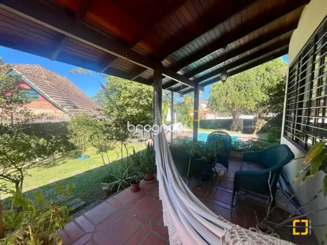 Casa térrea com 3 dormitórios à venda na Lagoa da Conceição