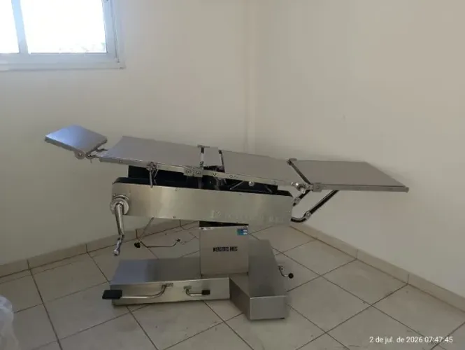 Mesa cirurgica usada