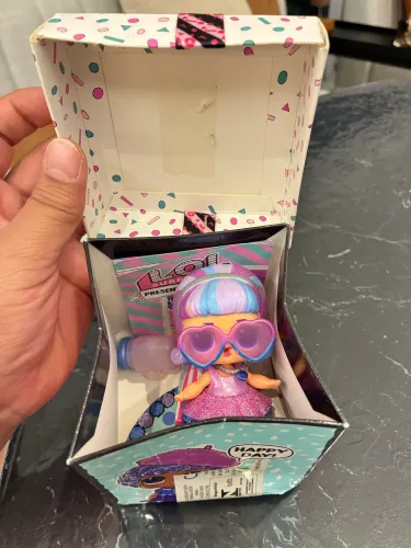 Boneca LOL presente surpresa Violeta (usado)