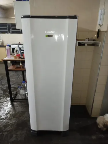 Geladeira Esmaltec Compacta e Econômica - Pronta para Uso!