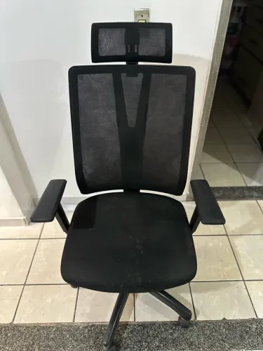 Cadeira Ergonômica Frisokar Addit Presidente com Apoio de Cabeça