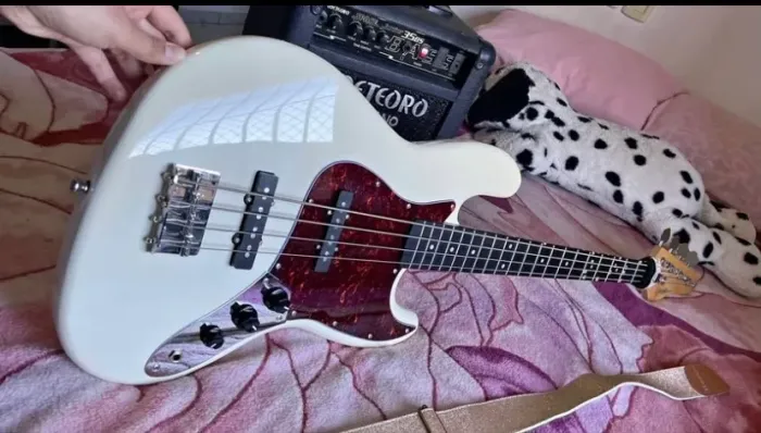 Kit completo: Baixo Giannini + Amplificador - Pronto para tocar!