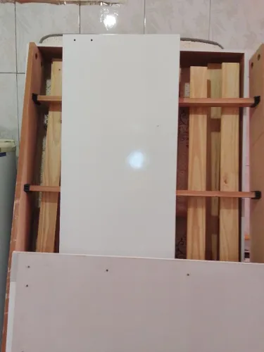 Cama de solteiro/ com colchão/ cor branca /250,00