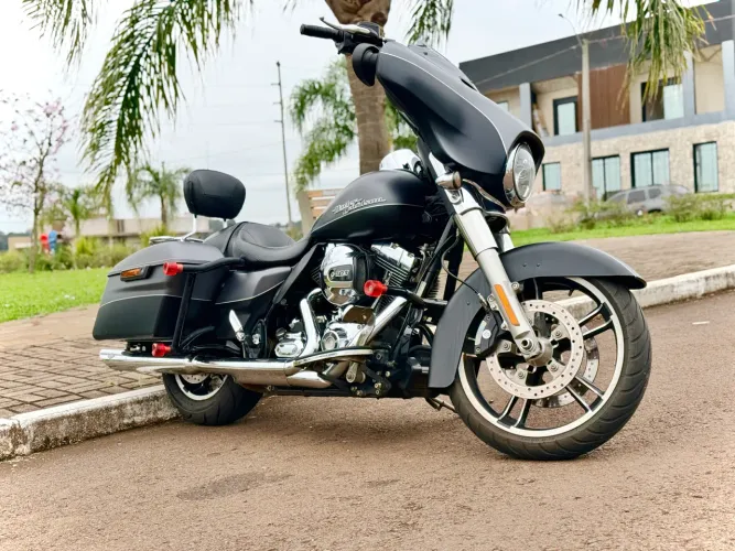 Street Glide FLHX