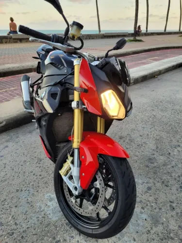 BMW 1000R EXCLUSIVA.