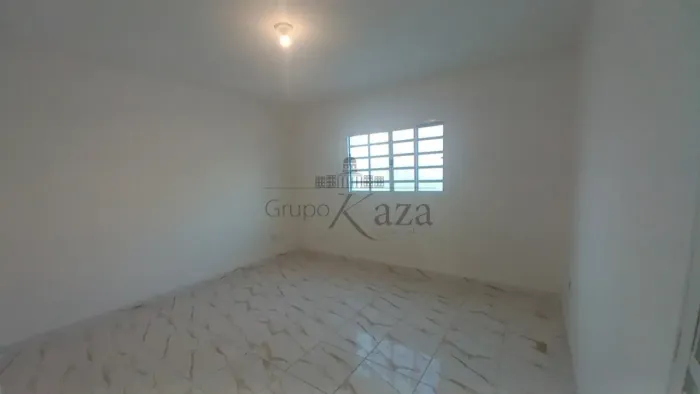 Oportunidade - Casa Térrea - Jardim Santa Julia - 2 Dormitórios - 175m².