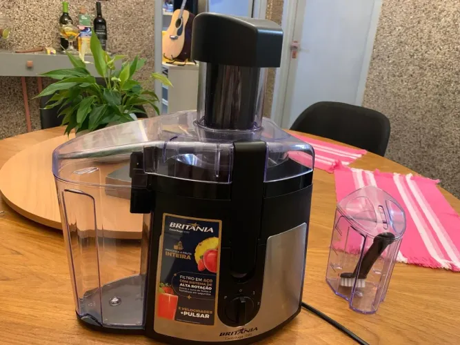 Centrifuga de Frutas Britânia 1000