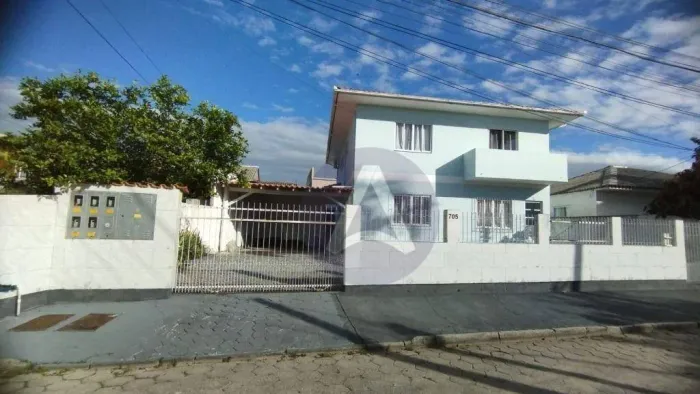 Residencial com 5 apartamentos à venda por R$ 1.550.000 - Carianos - Florianópolis/SC