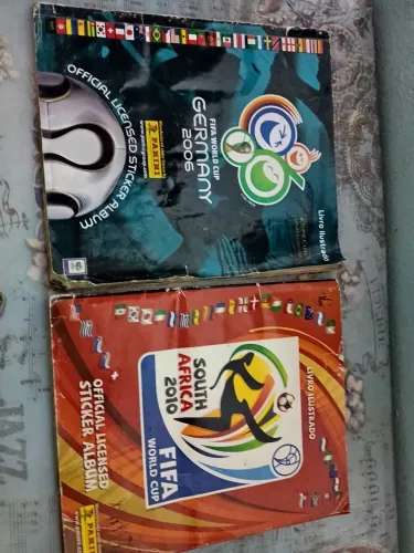 Vende se álbuns completos da Copa 2006 e 2010