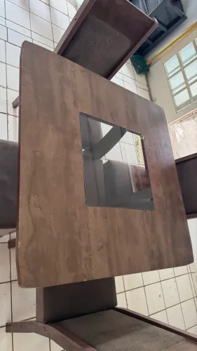 Mesa de 4 cadeiras cm tampao de vidro