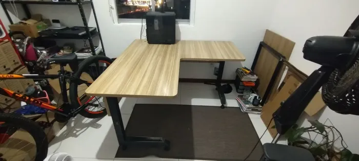 Mesa L com tampo em MDP 140cm x 140 cm x 70 cm