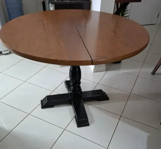 Mesa de madeira 4 lugares