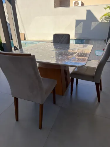 Mesa de Jantar 6 Lugares - Tampo Off White com 6 Cadeiras Estofadas | Excelente Estado