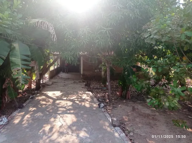 VENDO TERRENO /SITIO COM CASA COM VARANDA