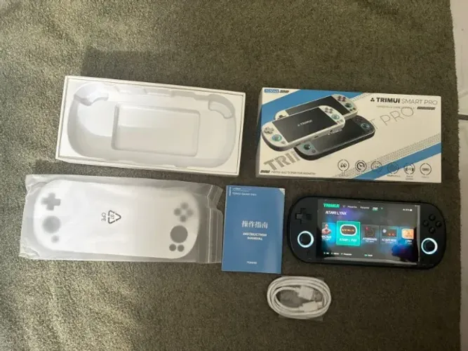 Console Trimui Smart Pro com cartão Sandisk de 64gb (lotado de jogos)