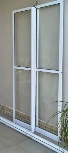 Porta De Correr Em Alumínio Branco Com Vidro (1,18x 2,10m) - Completa
