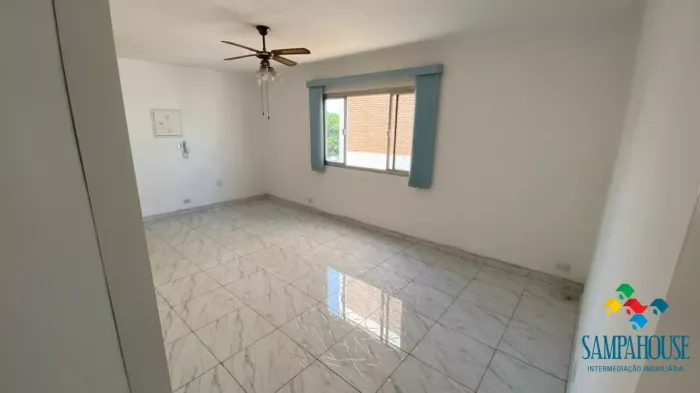 Apartamento reformado, silencioso, muita luz natural. Armários planejados, porcelanato, be