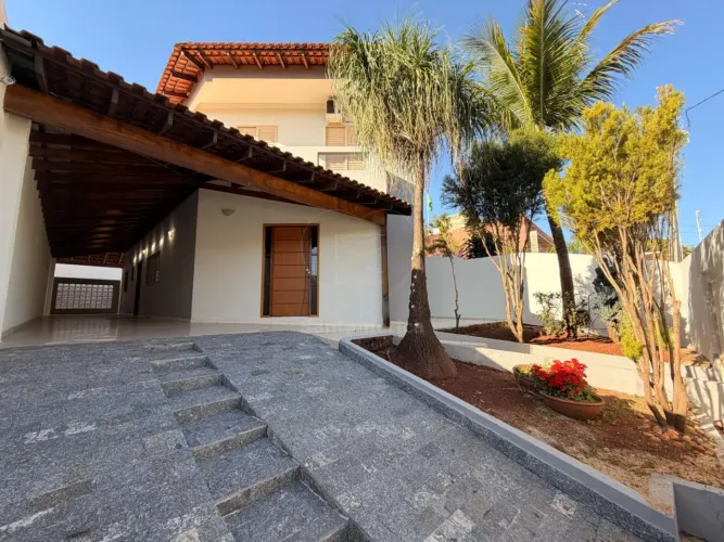 Casa para alugar no Bairro Maringá com 3 quartos e piscina na Região Oeste de Londrina